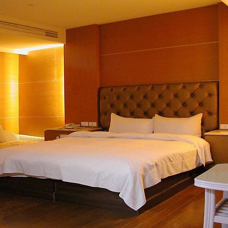Zaw Jung Business Hotel Taichung Exteriör bild