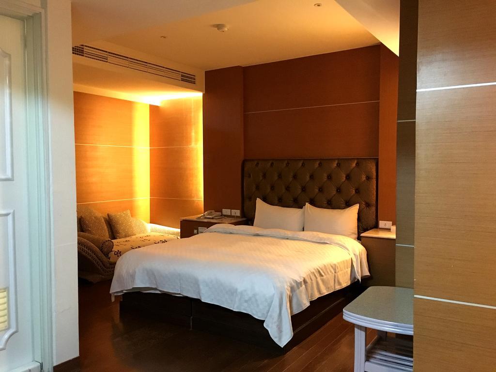 Zaw Jung Business Hotel Taichung Exteriör bild