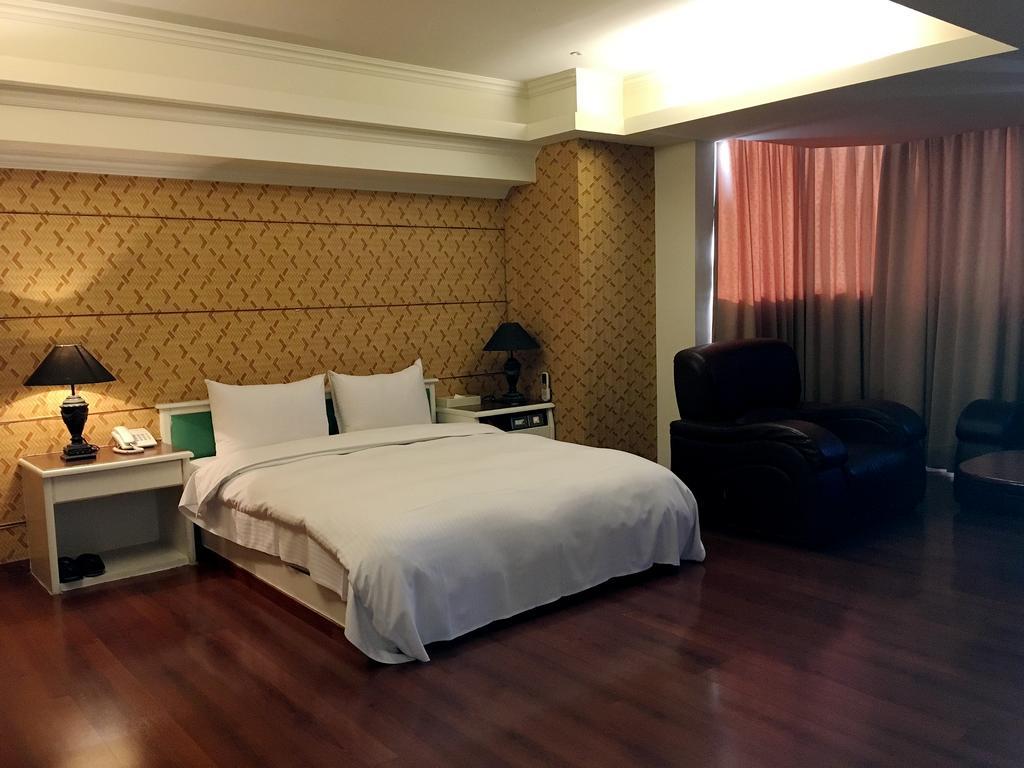 Zaw Jung Business Hotel Taichung Exteriör bild