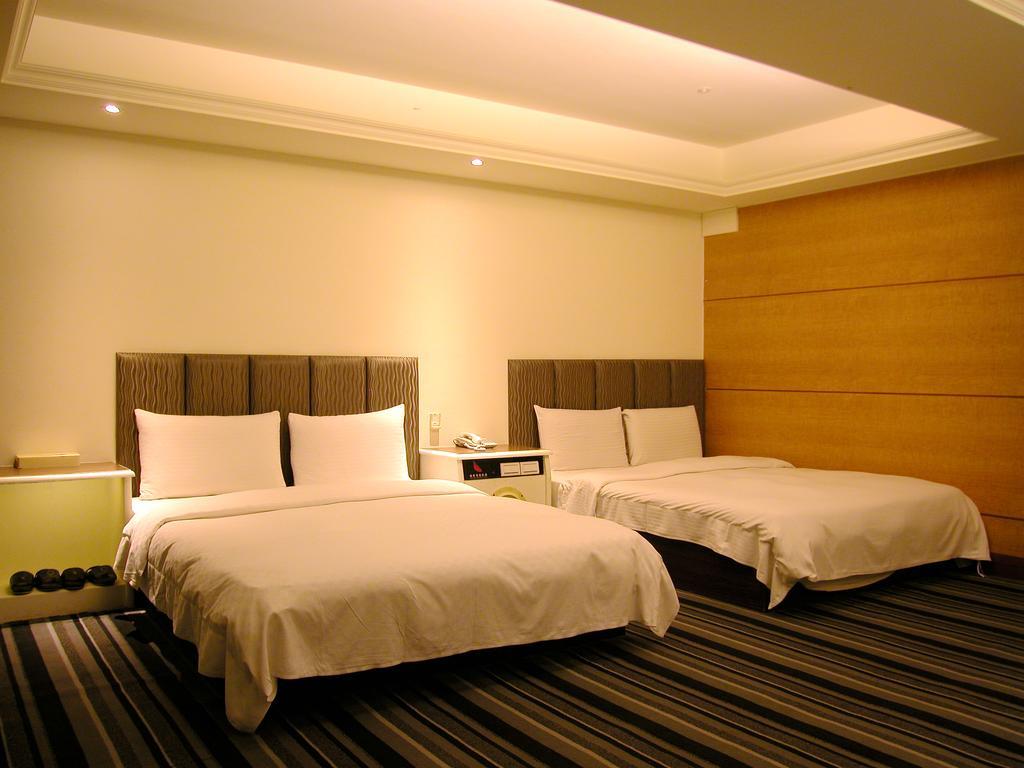 Zaw Jung Business Hotel Taichung Exteriör bild