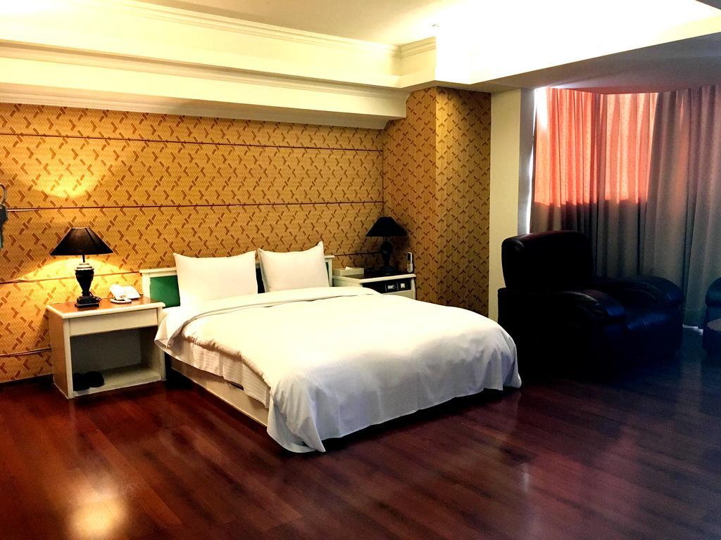 Zaw Jung Business Hotel Taichung Exteriör bild