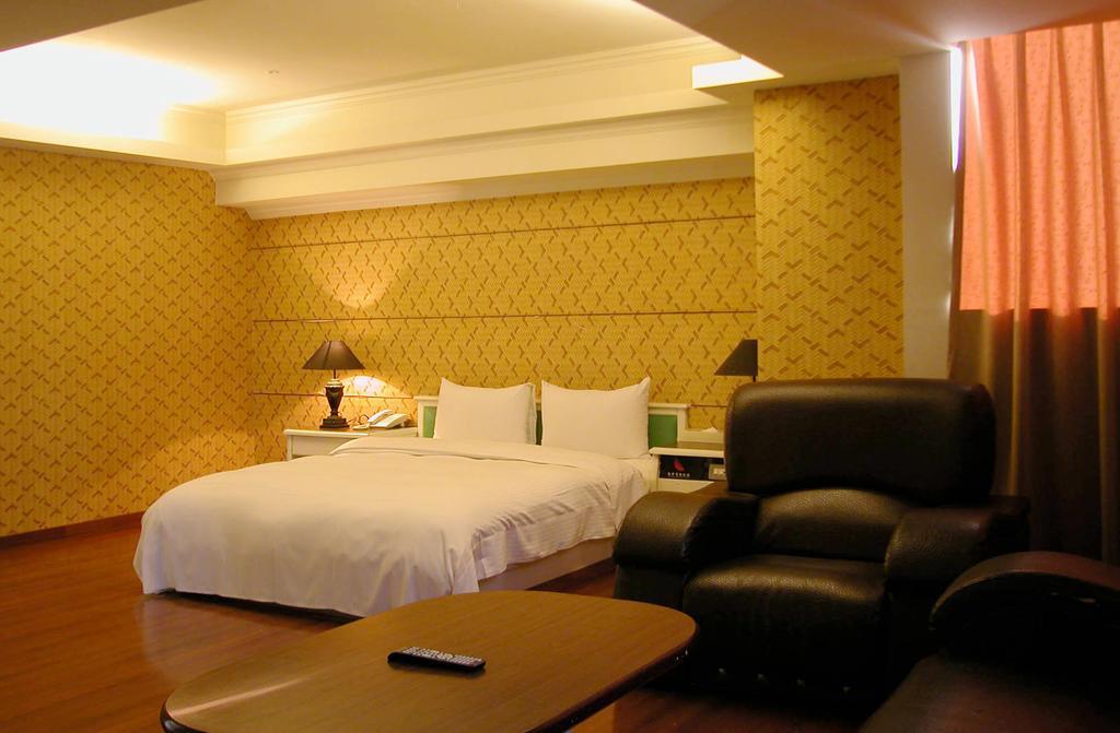 Zaw Jung Business Hotel Taichung Exteriör bild