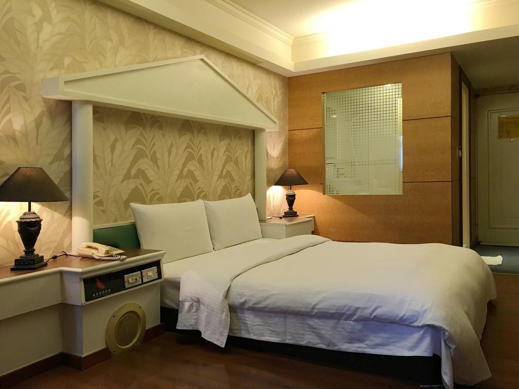 Zaw Jung Business Hotel Taichung Exteriör bild